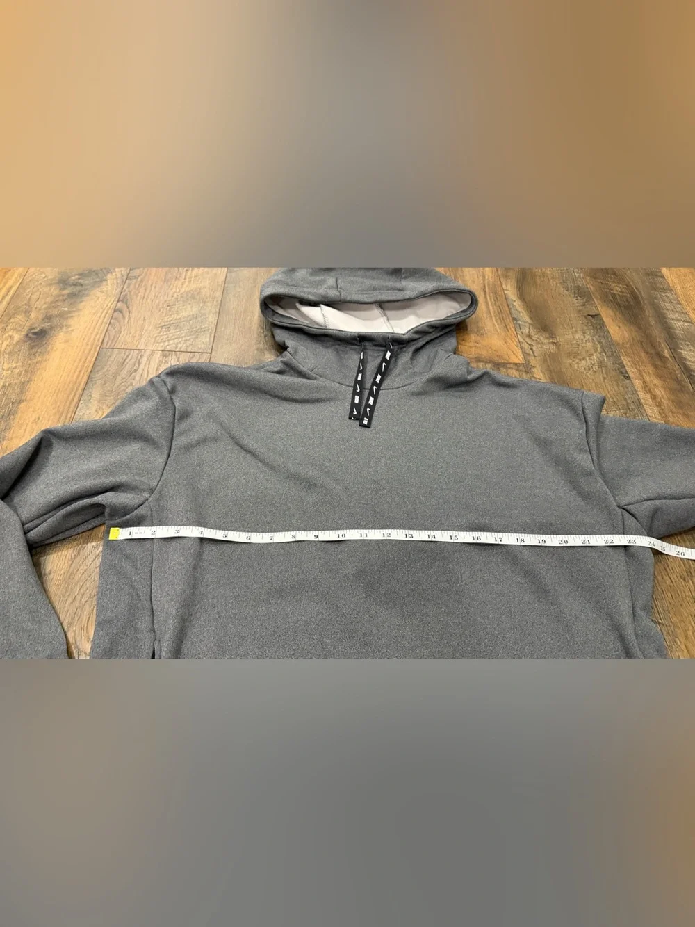 Nike Hoodie Sweatshirt Women’s Size Large Gray Fleece Pullover Side Pockets Logo